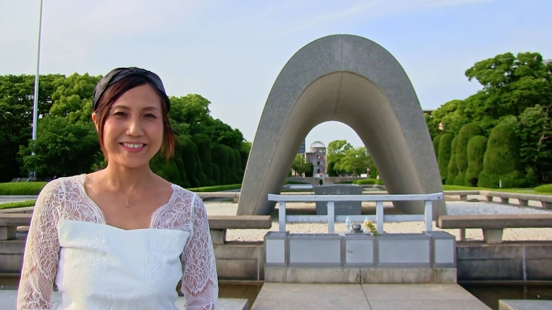 Presentation in front of the Cenotaph for the A-bomb Victims