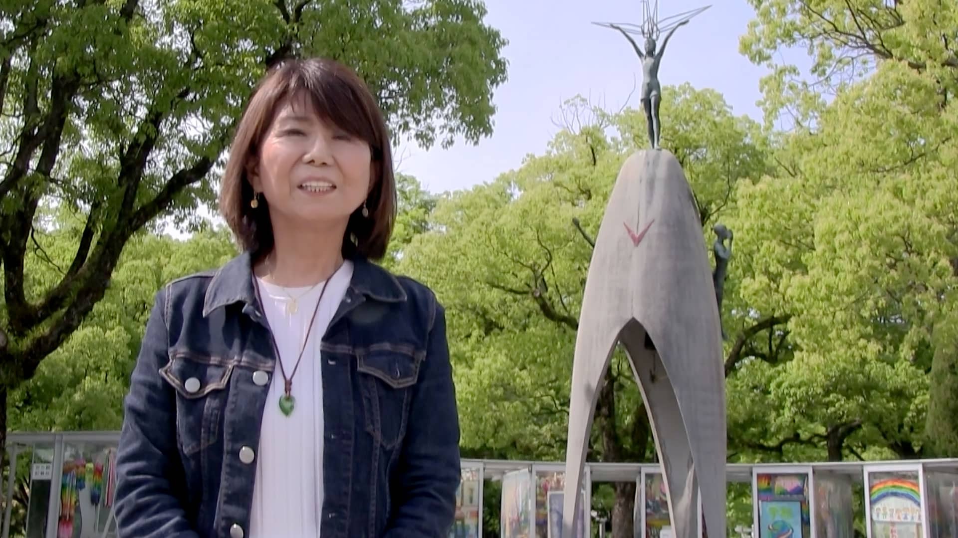 Presentation in front of the Children's Peace Monument